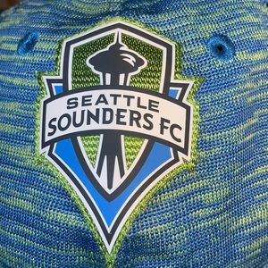 ⚽️NWOT Seattle Sounders FC 🥅MLS Authentic sticker attached)